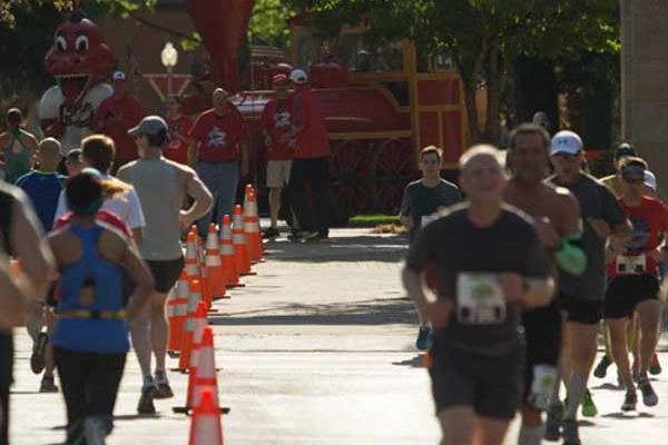 Fargo marathon runners on MSUM campus